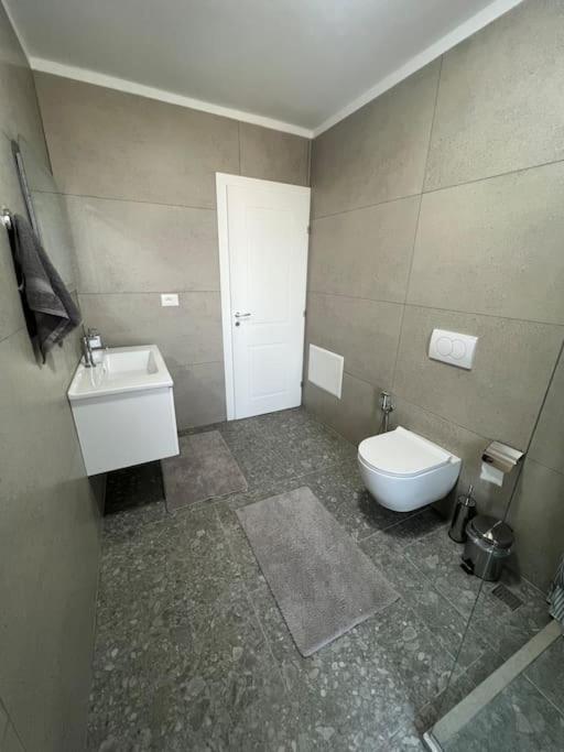 Modern Apt Near City Centre Shkodër Екстериор снимка